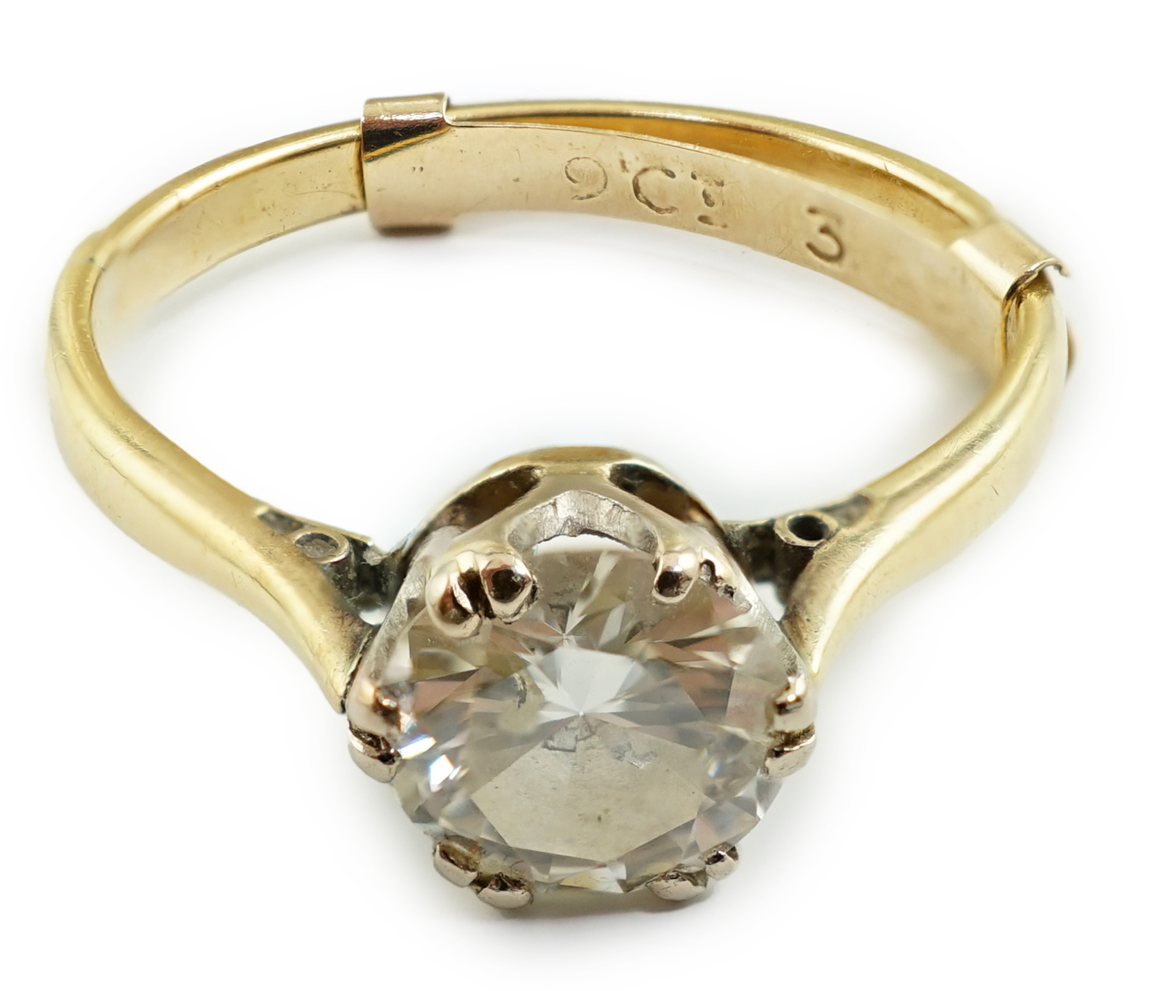 A gold and solitaire diamond set ring